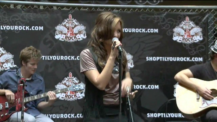 Demi Lovato  Live at Glendale Galleria  in LA for Cambio in HD 01909