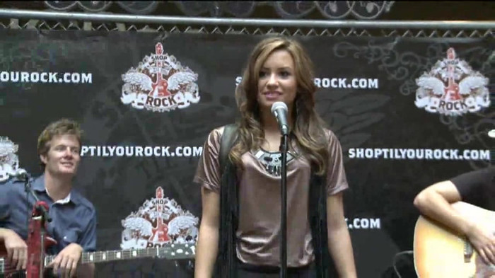 Demi Lovato  Live at Glendale Galleria  in LA for Cambio in HD 00955