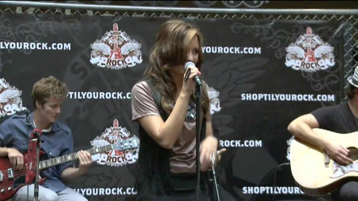 Demi Lovato  Live at Glendale Galleria  in LA for Cambio in HD 01910