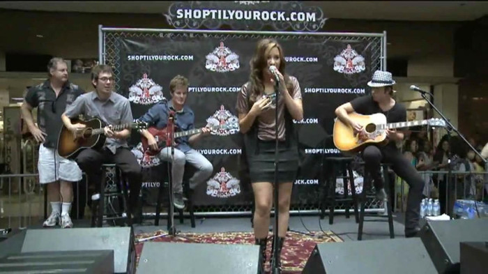 Demi Lovato  Live at Glendale Galleria  in LA for Cambio in HD 01423 - Demilush - Live at Glendale Galleria in LA for Cambio Part oo2