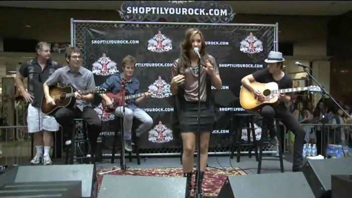 Demi Lovato  Live at Glendale Galleria  in LA for Cambio in HD 01427 - Demilush - Live at Glendale Galleria in LA for Cambio Part oo2