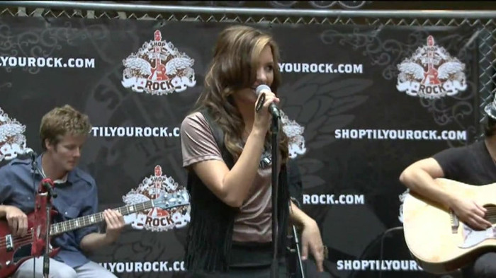 Demi Lovato  Live at Glendale Galleria  in LA for Cambio in HD 01917