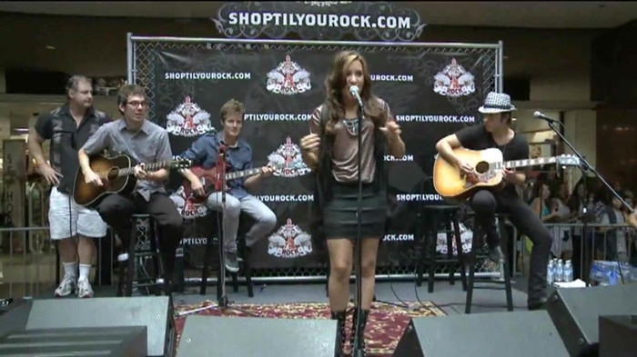 Demi Lovato  Live at Glendale Galleria  in LA for Cambio in HD 01430 - Demilush - Live at Glendale Galleria in LA for Cambio Part oo2