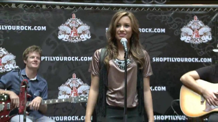 Demi Lovato  Live at Glendale Galleria  in LA for Cambio in HD 00965 - Demilush - Live at Glendale Galleria in LA for Cambio Part oo1