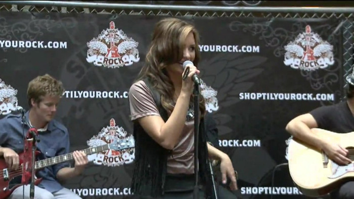 Demi Lovato  Live at Glendale Galleria  in LA for Cambio in HD 01921