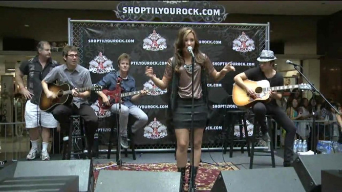 Demi Lovato  Live at Glendale Galleria  in LA for Cambio in HD 01436 - Demilush - Live at Glendale Galleria in LA for Cambio Part oo2