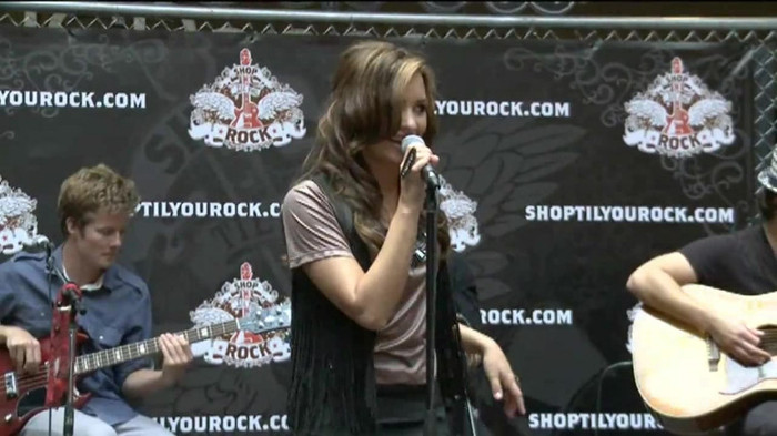 Demi Lovato  Live at Glendale Galleria  in LA for Cambio in HD 01926