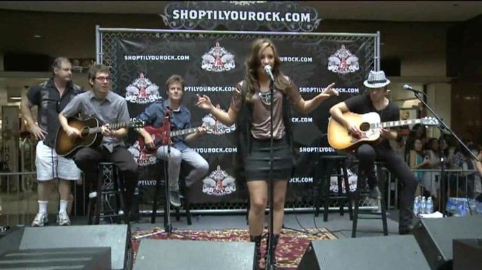 Demi Lovato  Live at Glendale Galleria  in LA for Cambio in HD 01441 - Demilush - Live at Glendale Galleria in LA for Cambio Part oo2