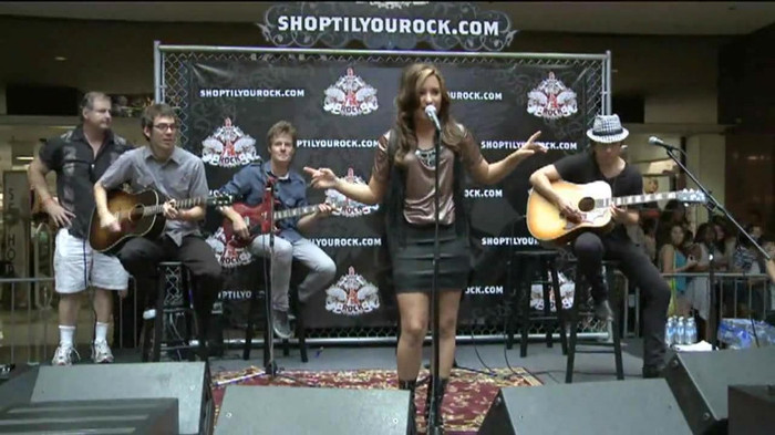 Demi Lovato  Live at Glendale Galleria  in LA for Cambio in HD 01447 - Demilush - Live at Glendale Galleria in LA for Cambio Part oo2