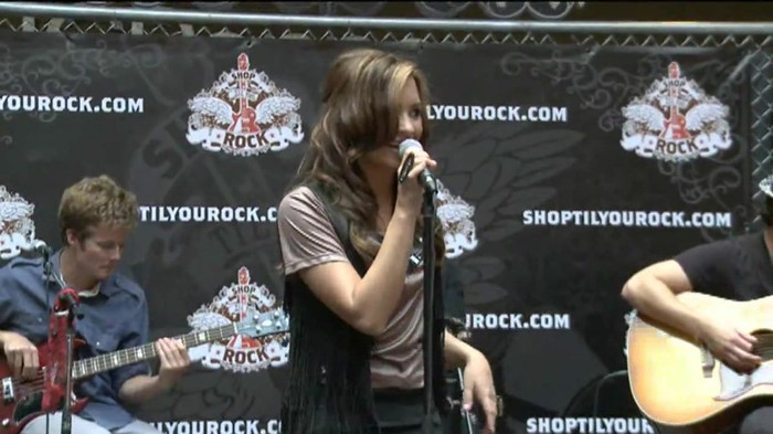 Demi Lovato  Live at Glendale Galleria  in LA for Cambio in HD 01935