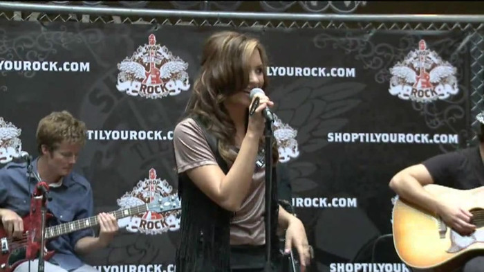 Demi Lovato  Live at Glendale Galleria  in LA for Cambio in HD 01937