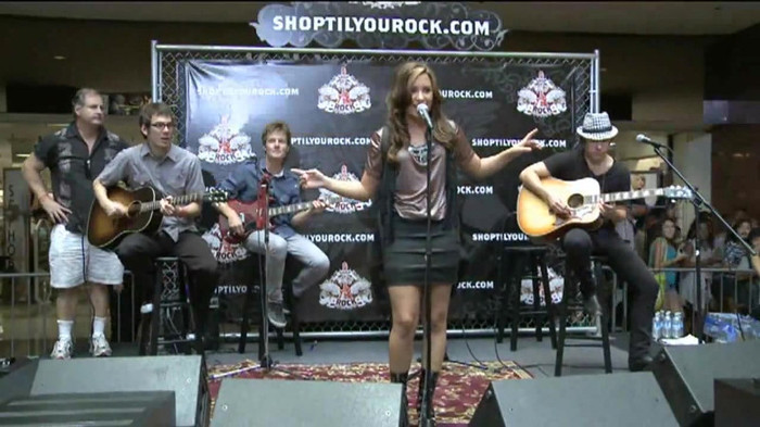 Demi Lovato  Live at Glendale Galleria  in LA for Cambio in HD 01453 - Demilush - Live at Glendale Galleria in LA for Cambio Part oo2
