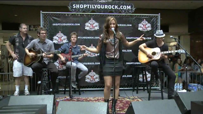 Demi Lovato  Live at Glendale Galleria  in LA for Cambio in HD 01454 - Demilush - Live at Glendale Galleria in LA for Cambio Part oo2