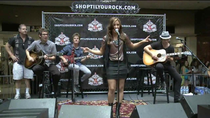 Demi Lovato  Live at Glendale Galleria  in LA for Cambio in HD 01457 - Demilush - Live at Glendale Galleria in LA for Cambio Part oo2