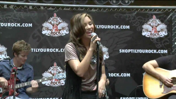 Demi Lovato  Live at Glendale Galleria  in LA for Cambio in HD 01945
