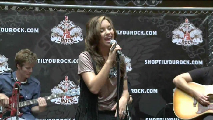 Demi Lovato  Live at Glendale Galleria  in LA for Cambio in HD 01946 - Demilush - Live at Glendale Galleria in LA for Cambio Part oo3