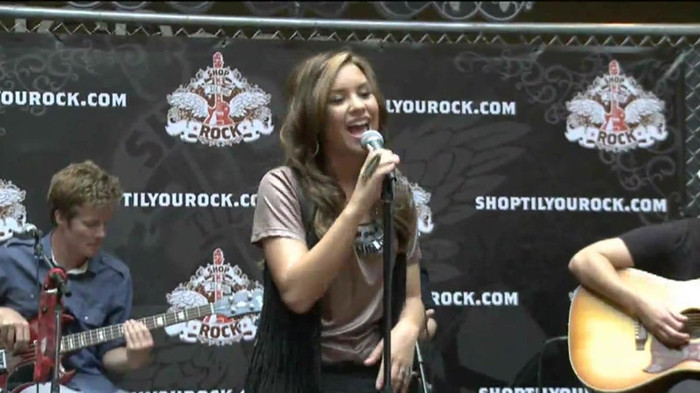 Demi Lovato  Live at Glendale Galleria  in LA for Cambio in HD 01947 - Demilush - Live at Glendale Galleria in LA for Cambio Part oo3