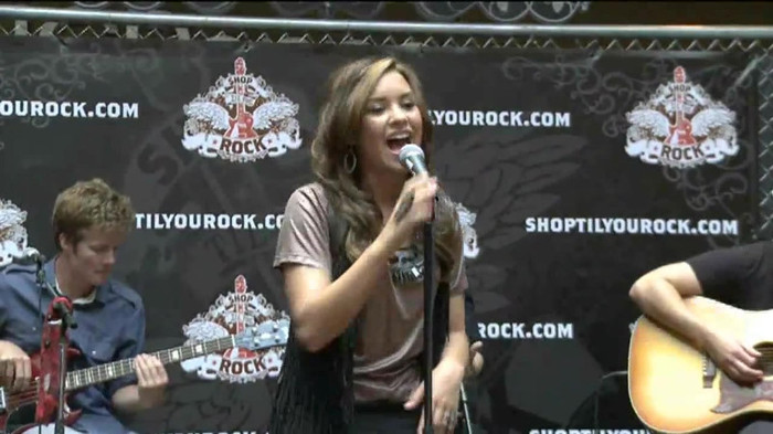 Demi Lovato  Live at Glendale Galleria  in LA for Cambio in HD 01948 - Demilush - Live at Glendale Galleria in LA for Cambio Part oo3