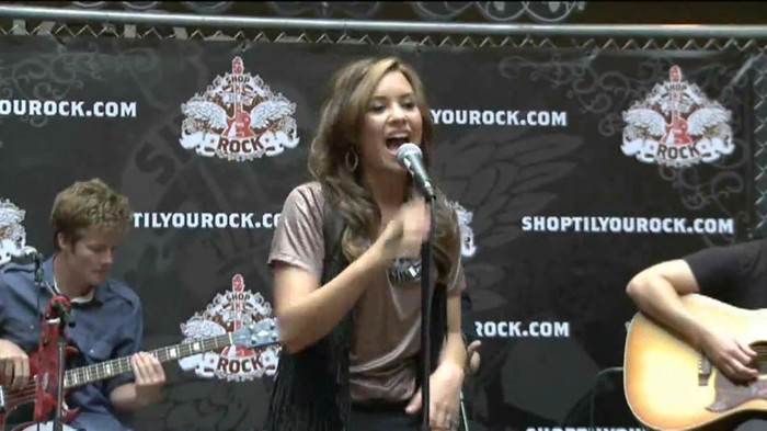 Demi Lovato  Live at Glendale Galleria  in LA for Cambio in HD 01950 - Demilush - Live at Glendale Galleria in LA for Cambio Part oo3
