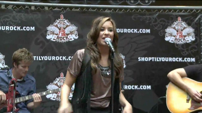 Demi Lovato  Live at Glendale Galleria  in LA for Cambio in HD 01956