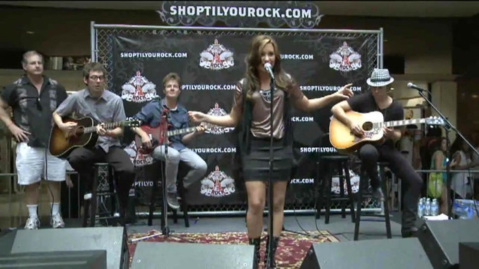 Demi Lovato  Live at Glendale Galleria  in LA for Cambio in HD 01476 - Demilush - Live at Glendale Galleria in LA for Cambio Part oo2