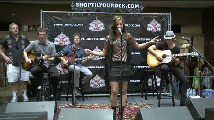 Demi Lovato  Live at Glendale Galleria  in LA for Cambio in HD 01480