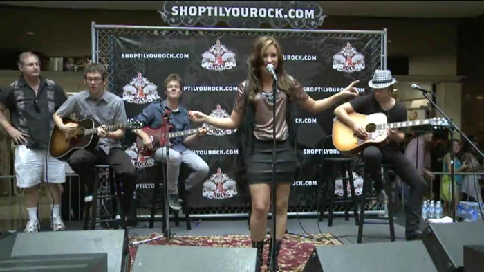 Demi Lovato  Live at Glendale Galleria  in LA for Cambio in HD 01486