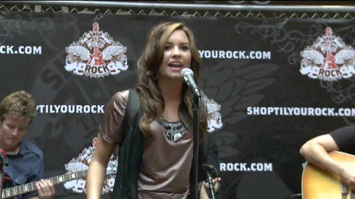 Demi Lovato  Live at Glendale Galleria  in LA for Cambio in HD 02001
