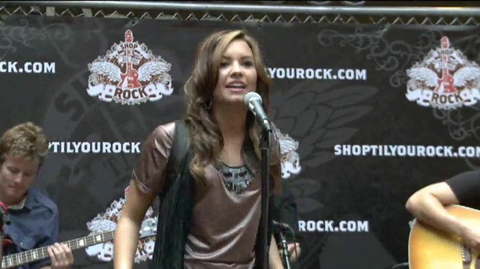 Demi Lovato  Live at Glendale Galleria  in LA for Cambio in HD 02002