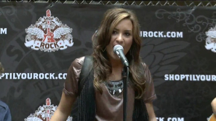 Demi Lovato  Live at Glendale Galleria  in LA for Cambio in HD 02510