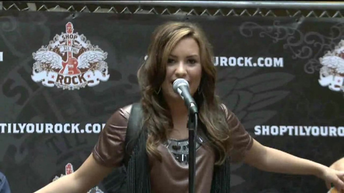 Demi Lovato  Live at Glendale Galleria  in LA for Cambio in HD 02526