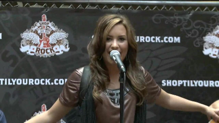 Demi Lovato  Live at Glendale Galleria  in LA for Cambio in HD 02528