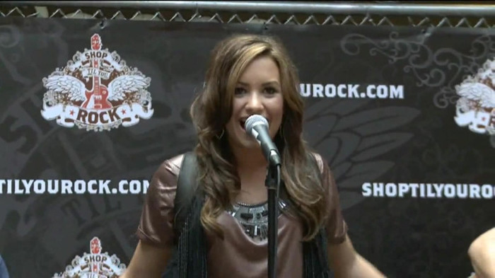 Demi Lovato  Live at Glendale Galleria  in LA for Cambio in HD 02540 - Demilush - Live at Glendale Galleria in LA for Cambio Part oo5