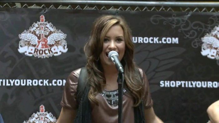 Demi Lovato  Live at Glendale Galleria  in LA for Cambio in HD 02541