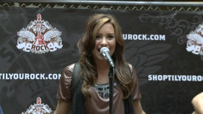 Demi Lovato  Live at Glendale Galleria  in LA for Cambio in HD 02543