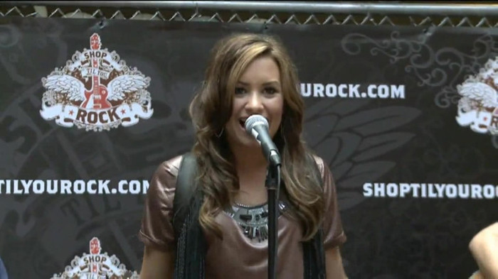 Demi Lovato  Live at Glendale Galleria  in LA for Cambio in HD 02544