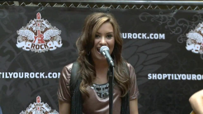 Demi Lovato  Live at Glendale Galleria  in LA for Cambio in HD 02552 - Demilush - Live at Glendale Galleria in LA for Cambio Part oo5