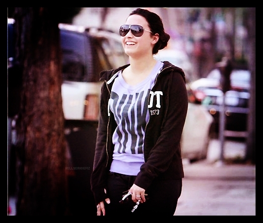 De unde si pana unde ai ajuns tu sa te saruti cu fratemiu`? - 7_I am not who do you think i am