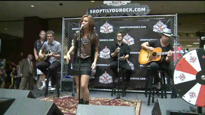 Demi Lovato  Live at Glendale Galleria  in LA for Cambio in HD 02130