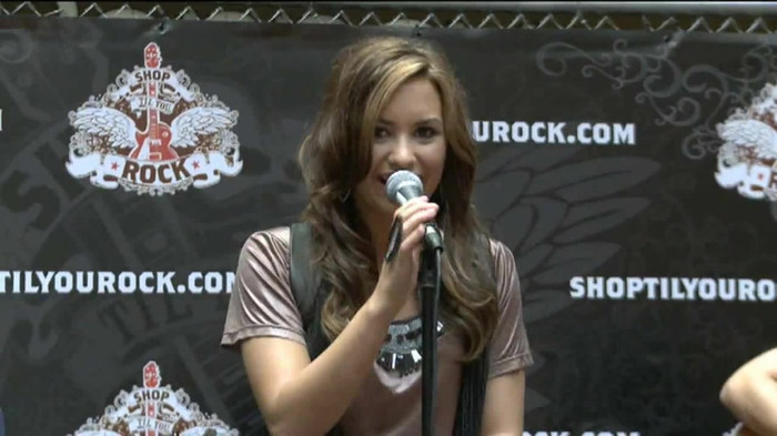 Demi Lovato  Live at Glendale Galleria  in LA for Cambio in HD 02584 - Demilush - Live at Glendale Galleria in LA for Cambio Part oo5