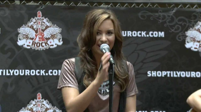 Demi Lovato  Live at Glendale Galleria  in LA for Cambio in HD 02585 - Demilush - Live at Glendale Galleria in LA for Cambio Part oo5