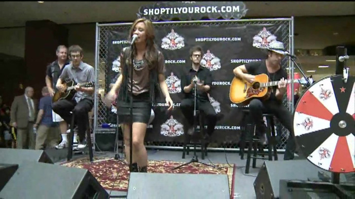 Demi Lovato  Live at Glendale Galleria  in LA for Cambio in HD 02143