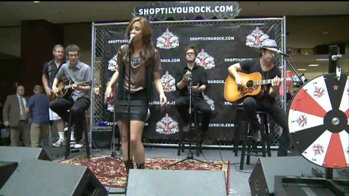 Demi Lovato  Live at Glendale Galleria  in LA for Cambio in HD 02149