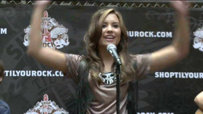 Demi Lovato  Live at Glendale Galleria  in LA for Cambio in HD 02612 - Demilush - Live at Glendale Galleria in LA for Cambio Part oo5