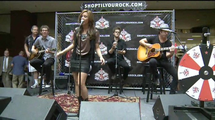 Demi Lovato  Live at Glendale Galleria  in LA for Cambio in HD 02163