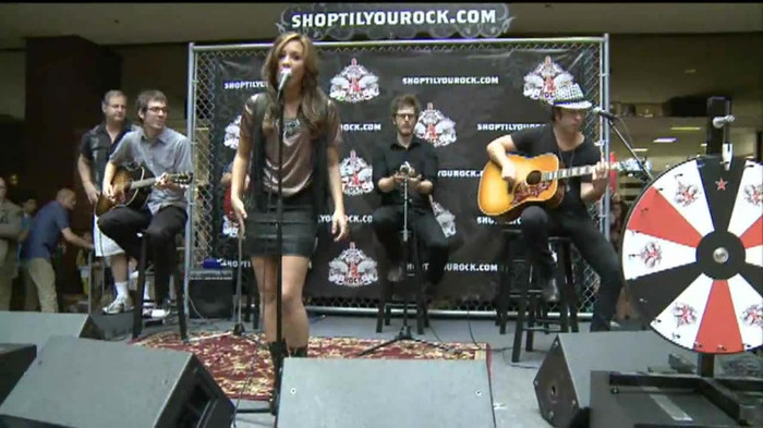 Demi Lovato  Live at Glendale Galleria  in LA for Cambio in HD 02188