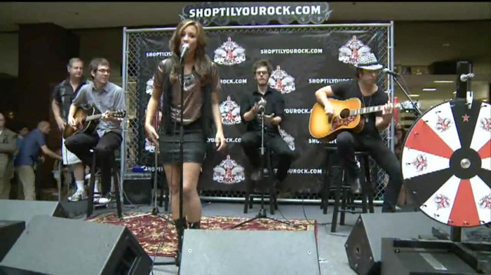 Demi Lovato  Live at Glendale Galleria  in LA for Cambio in HD 02190