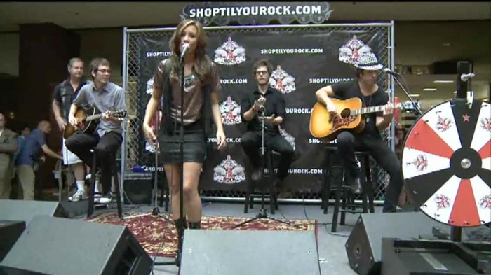 Demi Lovato  Live at Glendale Galleria  in LA for Cambio in HD 02192