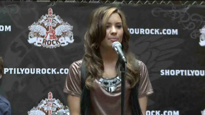 Demi Lovato  Live at Glendale Galleria  in LA for Cambio in HD 02644 - Demilush - Live at Glendale Galleria in LA for Cambio Part oo5