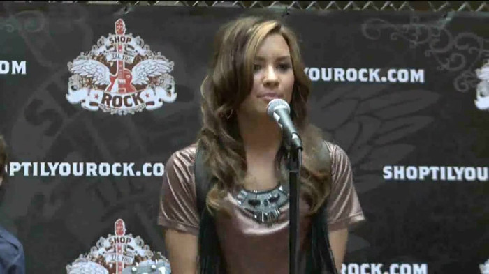 Demi Lovato  Live at Glendale Galleria  in LA for Cambio in HD 02645 - Demilush - Live at Glendale Galleria in LA for Cambio Part oo5